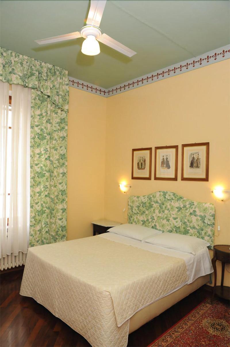 Tarussio Hotel Arezzo Bagian luar foto