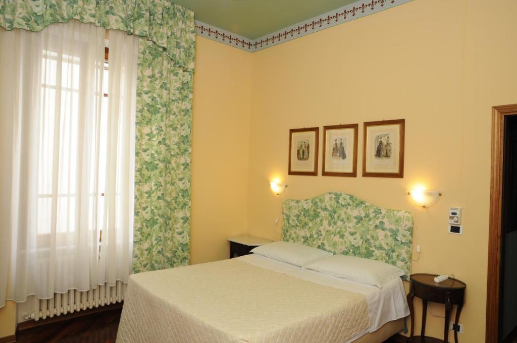 Tarussio Hotel Arezzo Bagian luar foto