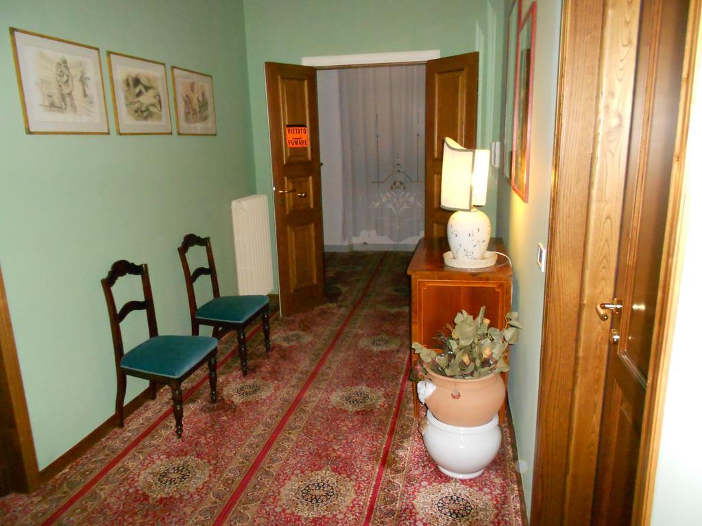 Tarussio Hotel Arezzo Bagian luar foto