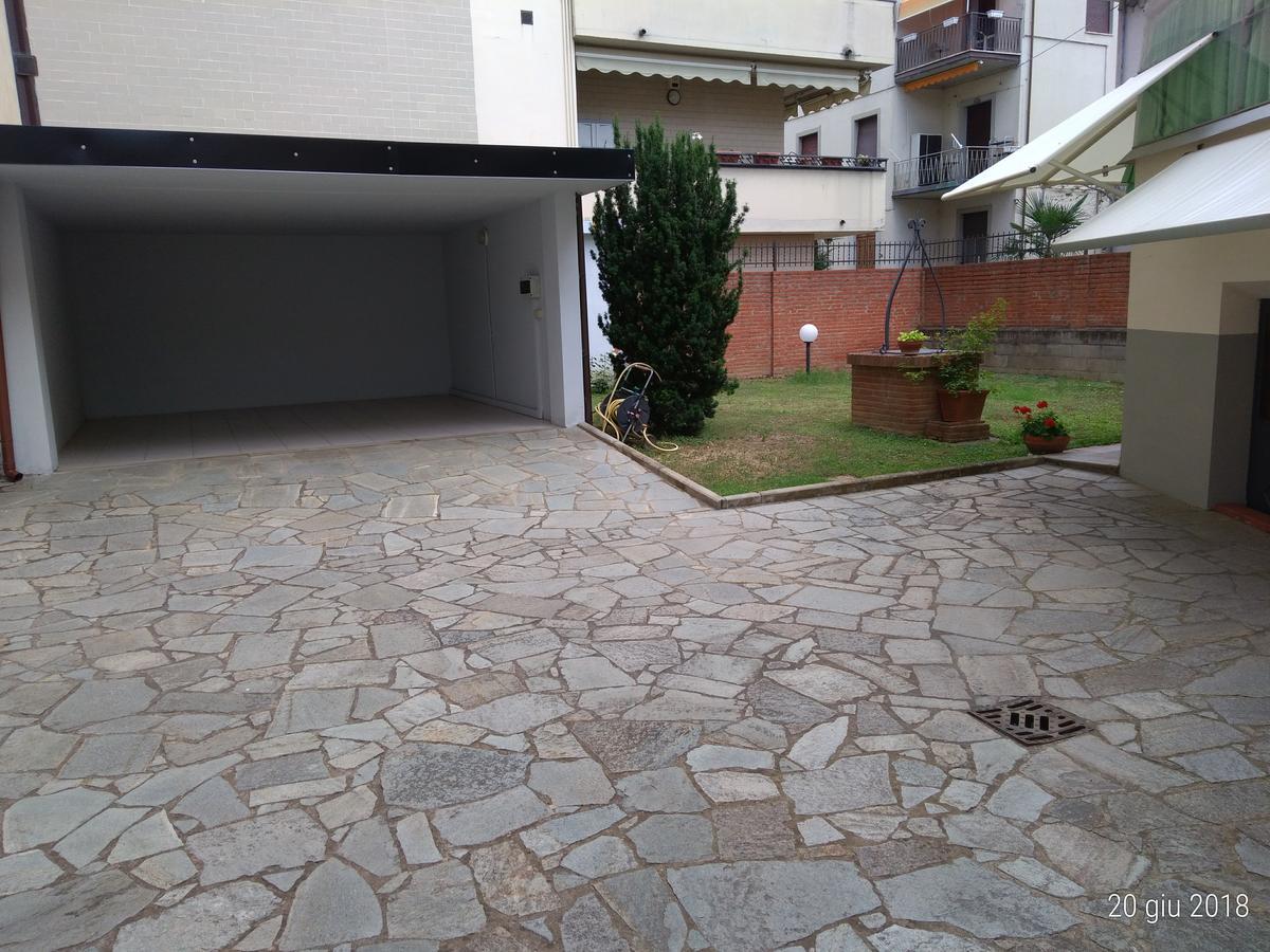 Tarussio Hotel Arezzo Bagian luar foto
