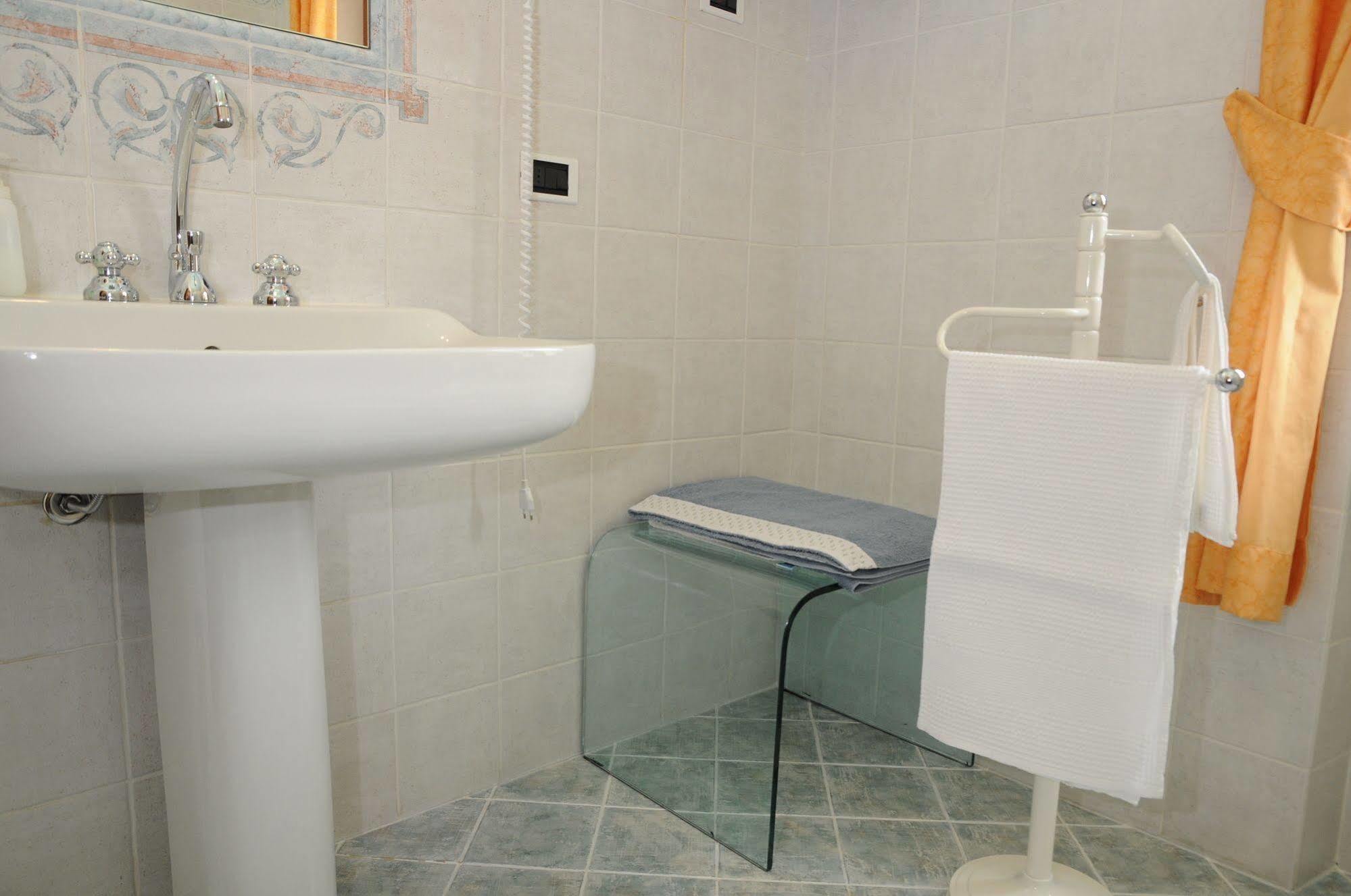 Tarussio Hotel Arezzo Bagian luar foto