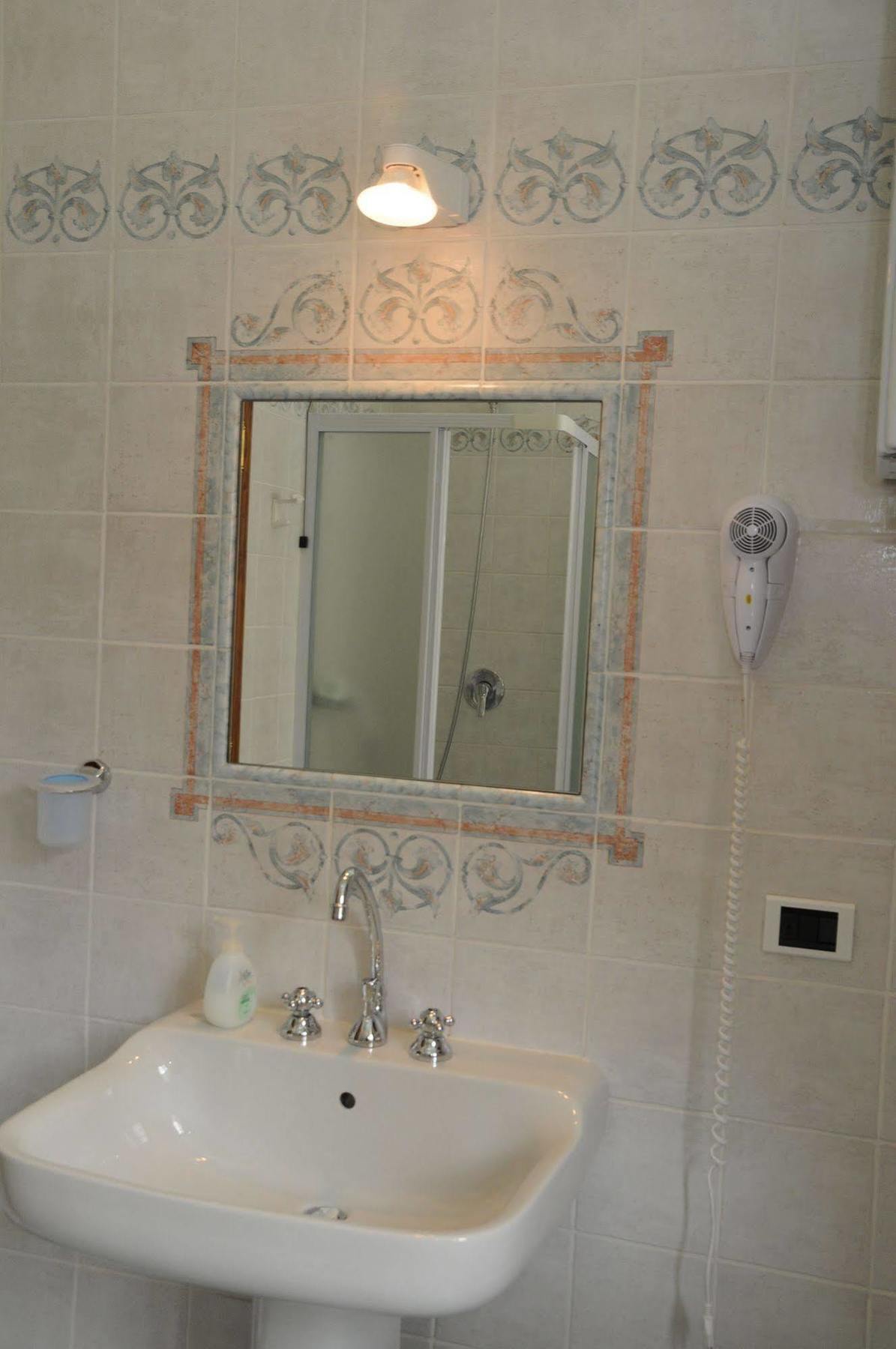 Tarussio Hotel Arezzo Bagian luar foto