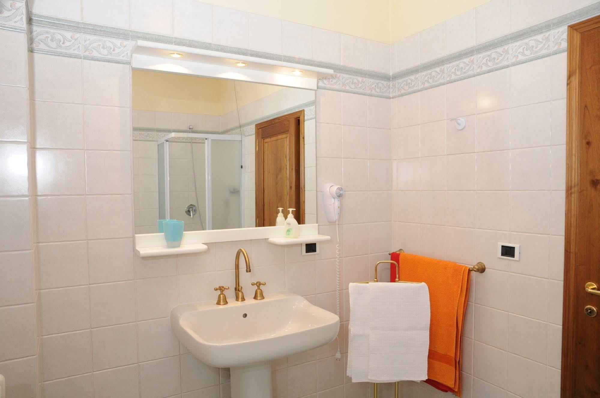 Tarussio Hotel Arezzo Bagian luar foto