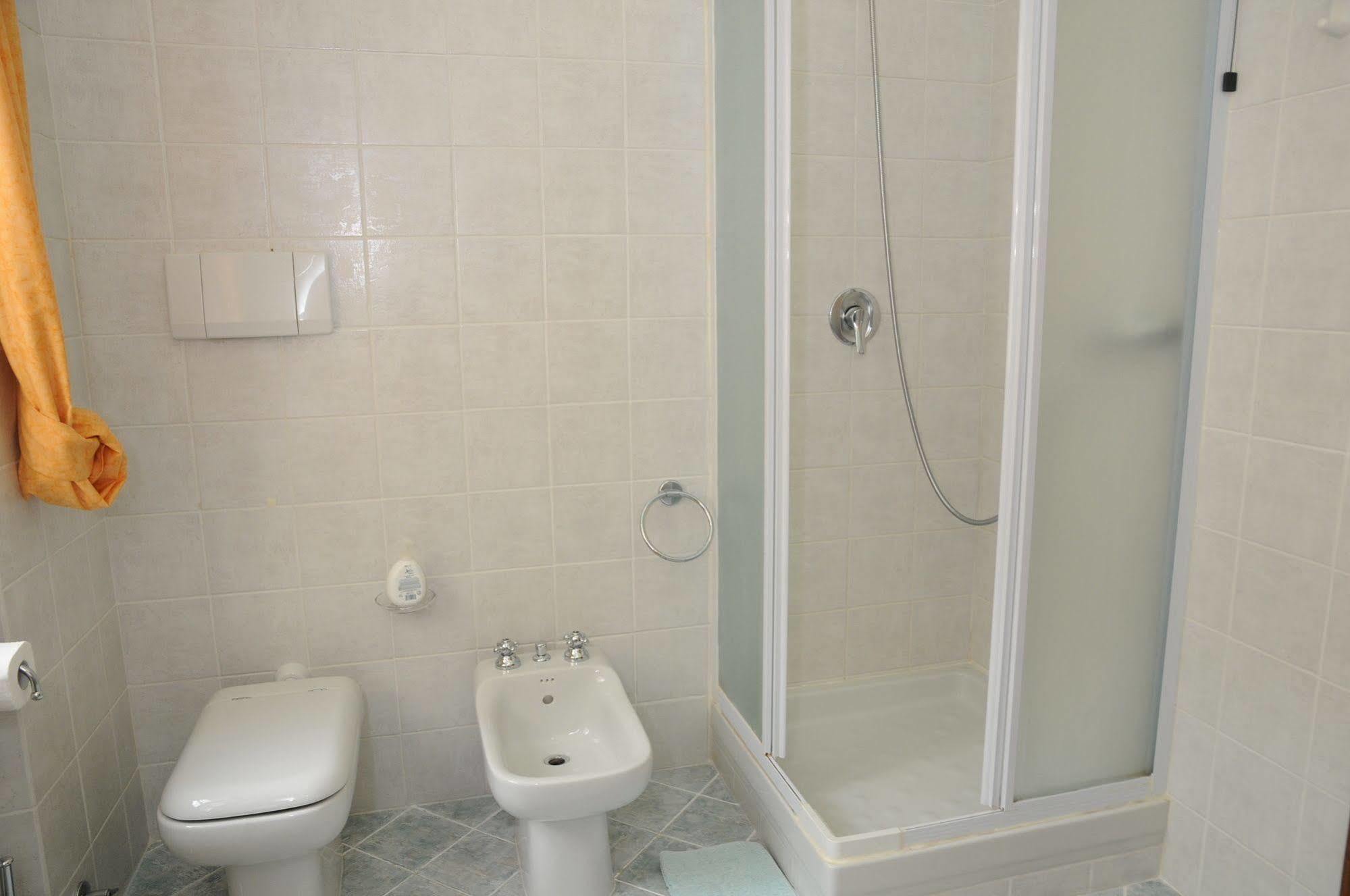 Tarussio Hotel Arezzo Bagian luar foto
